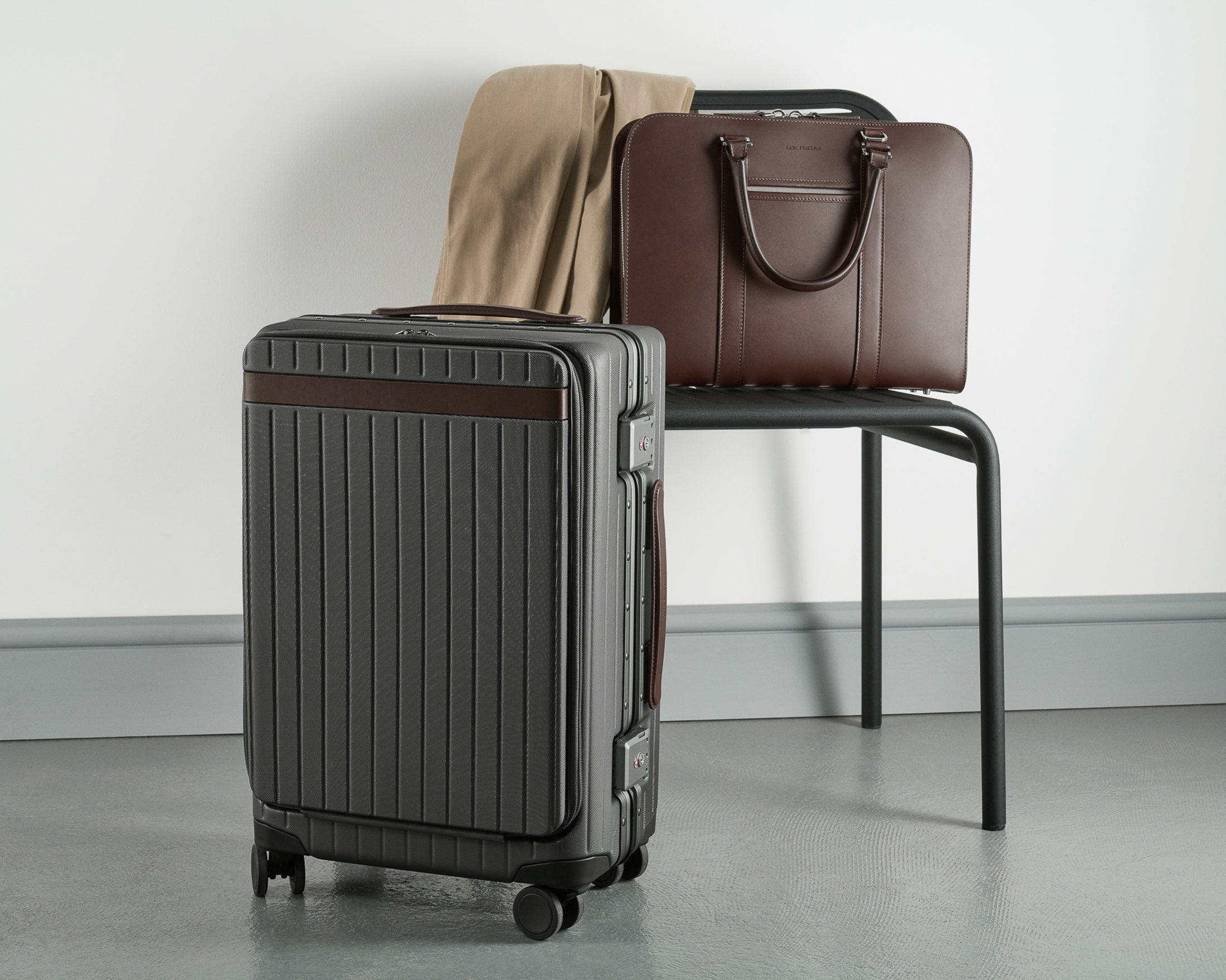 Briefcase vs Suitcase: What Is the 