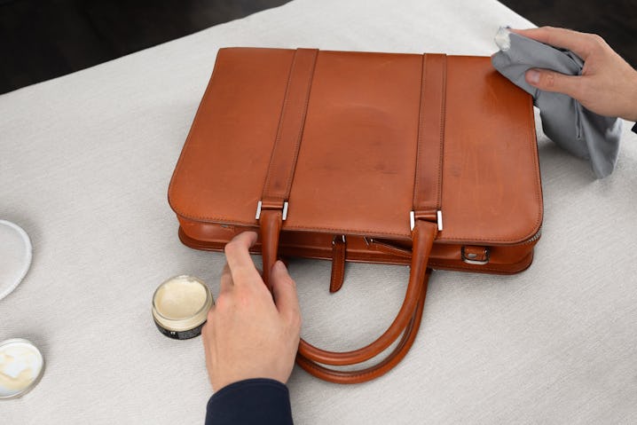 How to treat leather cases and bags